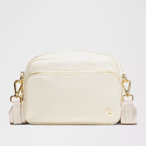 New Lululemon Everywhere Crossbody Bag 2L Metal Hardware Light Ivory Gold